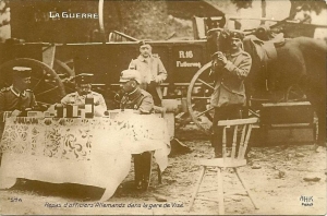 repas d'officiers allemands  la gare de Vis en 1914