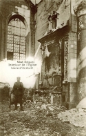 Vis 1914, les allemands posent devant les ruines de la Collgiale