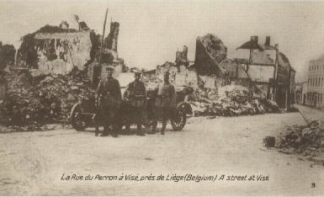 Vis 1914, les allemands posent devant les ruines