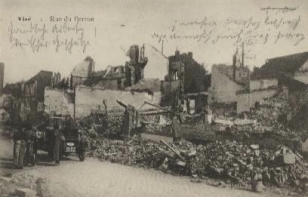 Vis 1914, les allemands posent devant les ruines