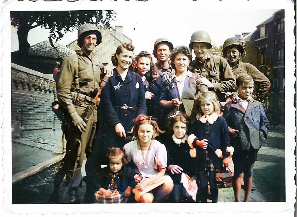 Les GI's américains à Visé le 19 septembre 1944,archives Marc Poelmans American GIs of the 30th Old Hickory in Vise near Liege in Belgium