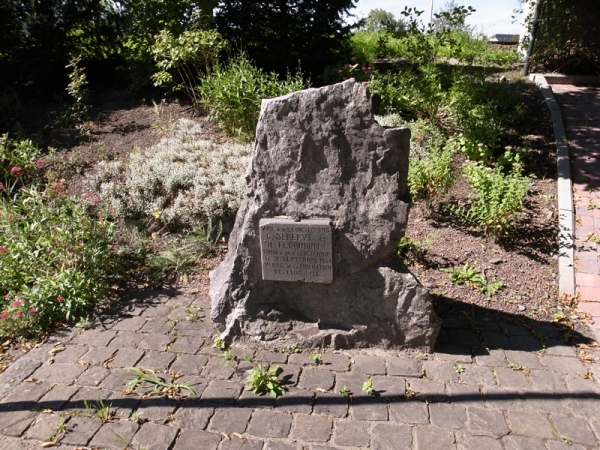 Stèle à Souvré en souvenir de Debefve et Flohimont