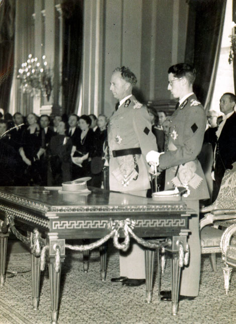 Le Roi Leopold III abdqique en faveur de son fils Baudouin