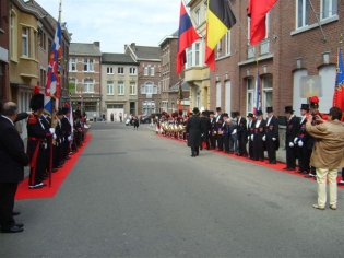 haie d'honneur des Francs Arquebusiers pour les Arbaltriers