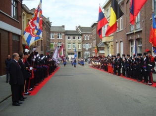 haie d'honneur des Francs Arquebusiers pour les Arbaltriers