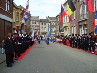 haie d'honneur des Francs Arquebusiers pour les Arbaltriers