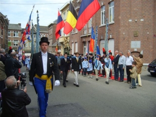 haie d'honneur des Francs Arquebusiers pour les Arbaltriers
