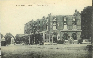 l'Htel Quaden dvast par l'incendie en aot 1914