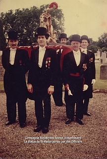 St Martin port par les officiers; Alain Paternotte, Lottin, Victor Michiels, Charlier