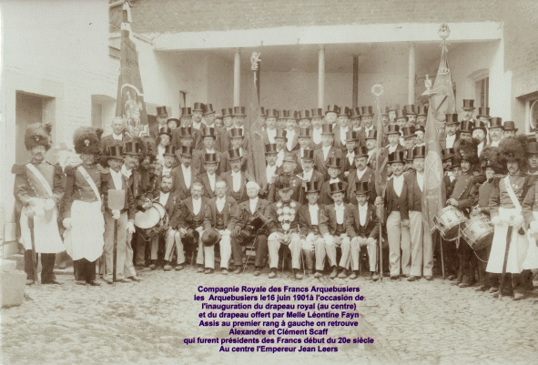 les Arquebusiers en 1901 inauguration du drapeau royal