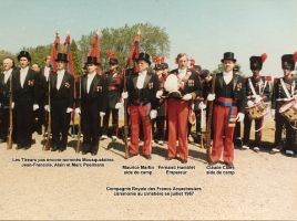 Juillet 1987 crmonie d'hommage au cimetire, les frres Poelmans l'Empereur Fernad Humblet, Claude Claes et Maurice Martin aides-de-camp