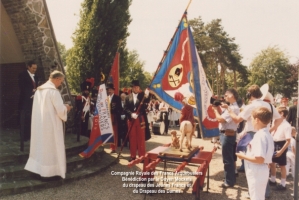 le Doyen Mockels bnit le Drapeau des Dames et celui des Jeunes Francs, cimetire de Lorette
