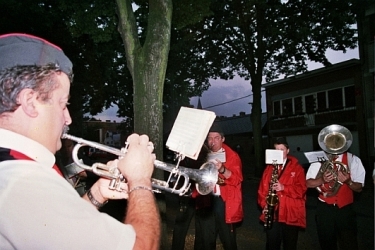 Le Rveil des Francs Arquebusiers par l'harmonie Ste Ccile d'Eben en juillet 2005