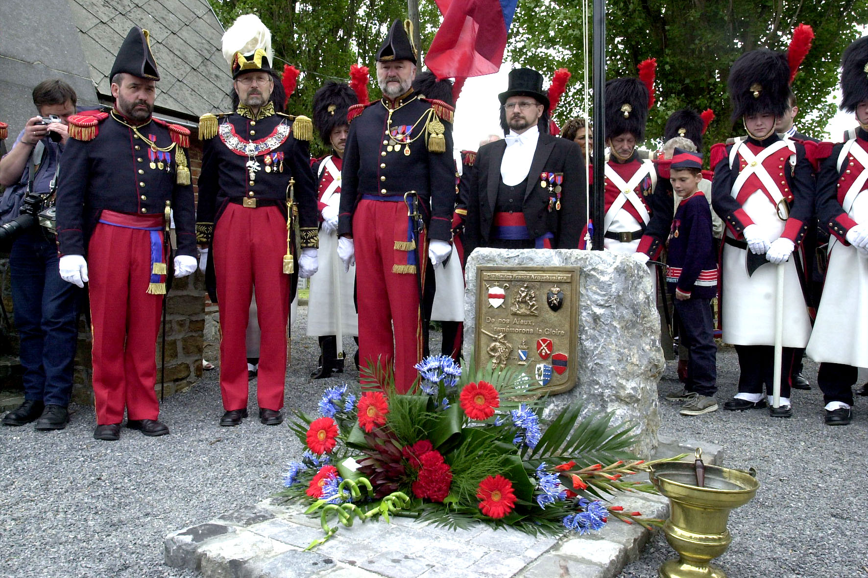 L'Empereur et ses aides-de camps, Marc Poelmans conservateur du muse et auteur de la plaque de bronze