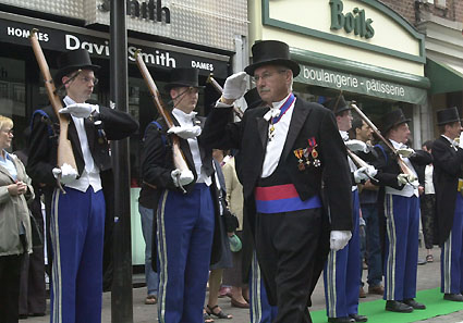 Pierrot Brouha, Officier, Echevin des Sports de Vis