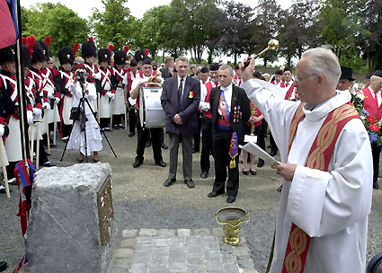benediction de la stle par Monsieur le Doyen Van den Perenboom