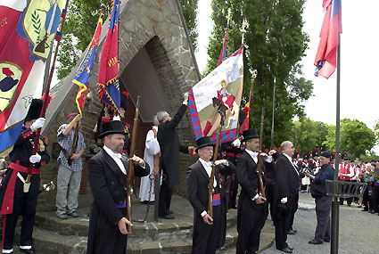 dploiement du nouveau drapeau de st Martin