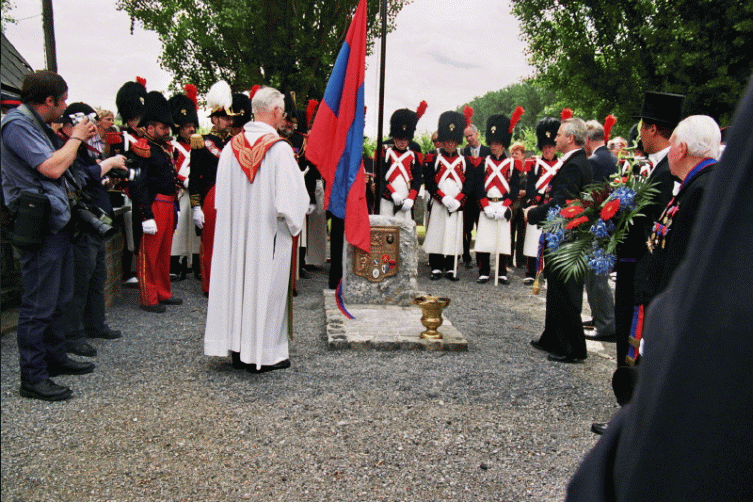 Monsieur le Doyen Van den Pereboom bnit le monument des Francs Arquebusiers