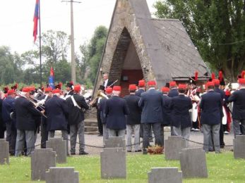 l'harmonie pendant la cérémonie au cimetière