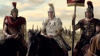 le gnral Pompe  en uniforme blanc, extrait de la srie Spartacus