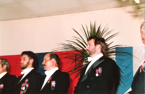 1988 remise officielle des insignes aux MousquetairesChristioan Poelmans, Michel Barbas,Paul Van hesbroeck