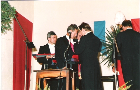1988 remise dun in signe d'honneur au gnral-prsident Jean Lottin