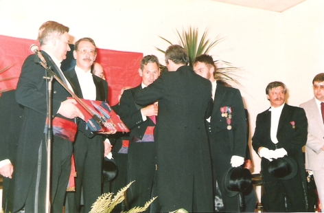 1988 remise officielle des insignes aux Mousquetaires, Robert Menten, Andr Schneider, Jean Lottin Christian Poelmans, 