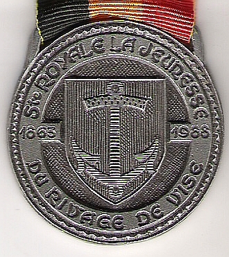 Mdaille de la jeunesse de Devant le Pont remise au prsident Marcel Poelmans col M. Poelmans